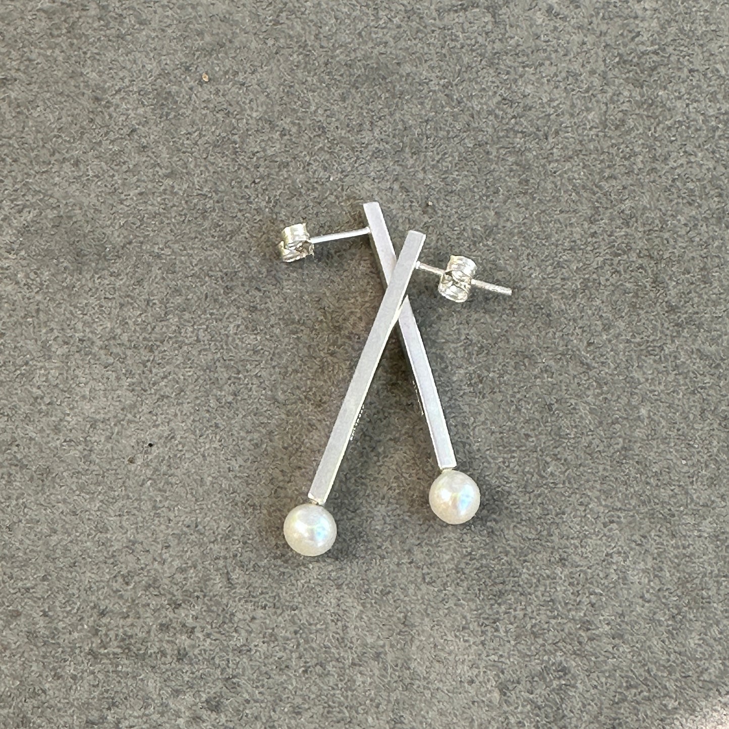 Sterling silver and pearl drop earring